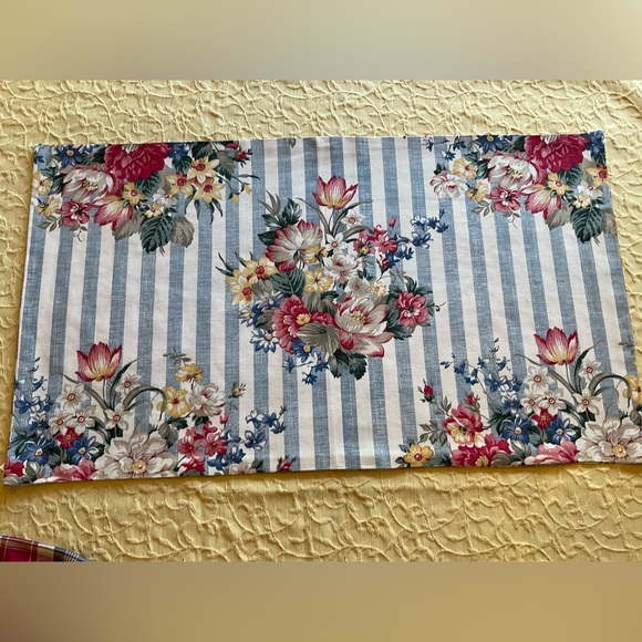 Bedding Shams Approx.36” X 20” - Picture 4 of 4